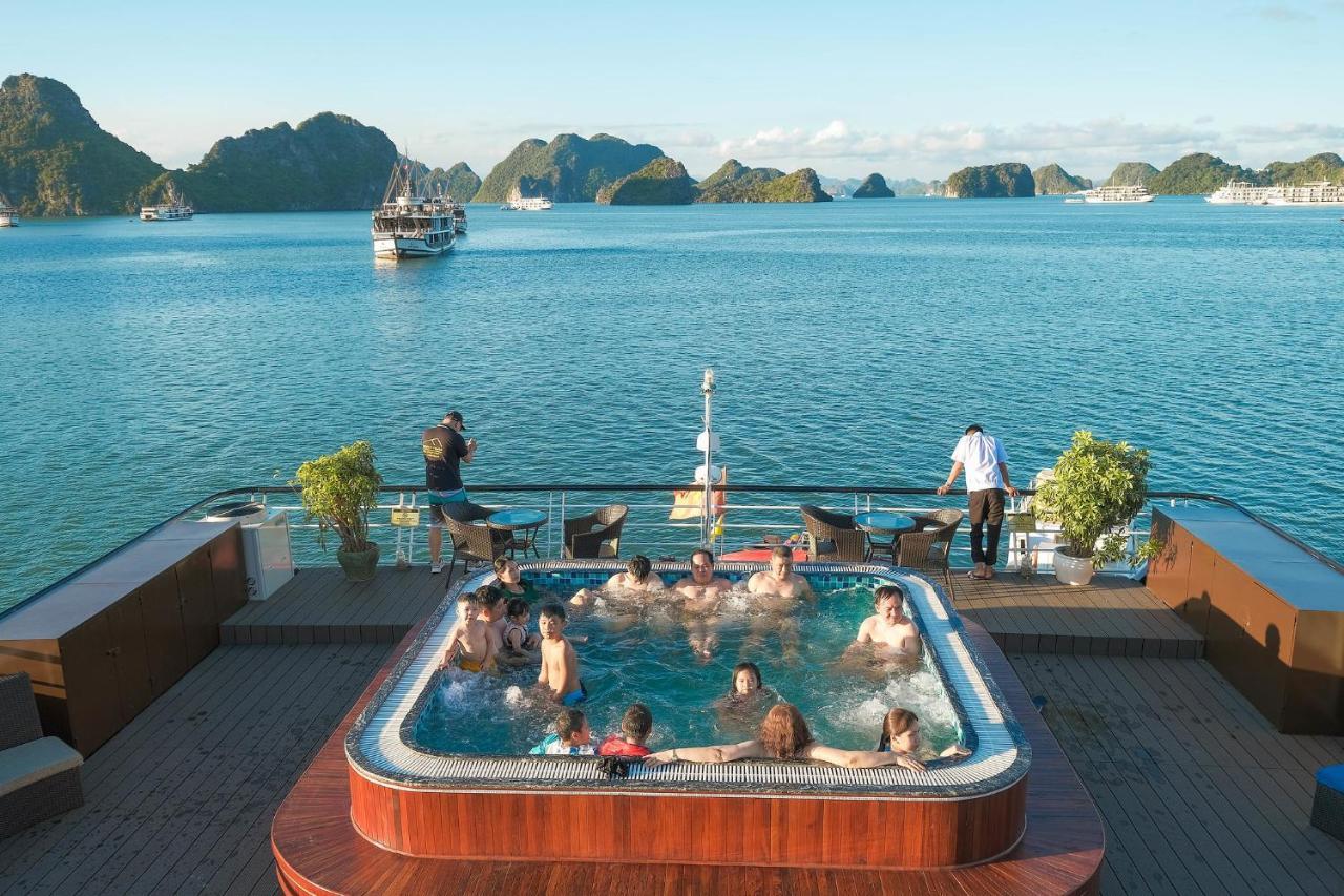ホテル La Casta Cruise ハロン エクステリア 写真